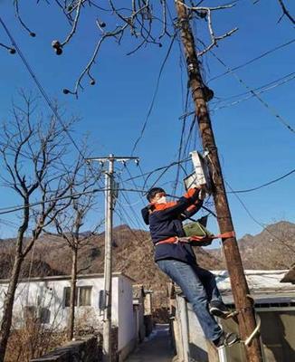 抗击疫情 北京联通在行动 千家万户的通信守护者与通信设备修理